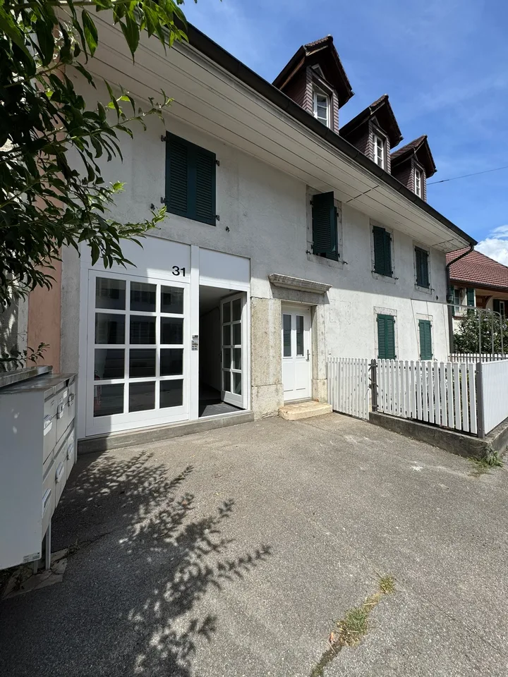 Bijoux in gepflegtem Mehrfamilienhaus / Bijoux dans un immeuble bien entretenu – photo 10 of 10