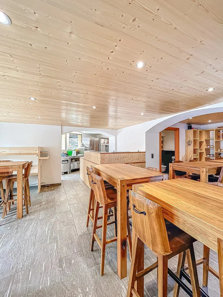Charmant restaurant rénové dans un village authentique – photo 2 sur 11