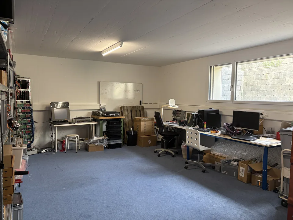 Espace de bureau flexible avec 120 m2 et diverses pièces secondaires à Rothrist – photo 10 sur 11