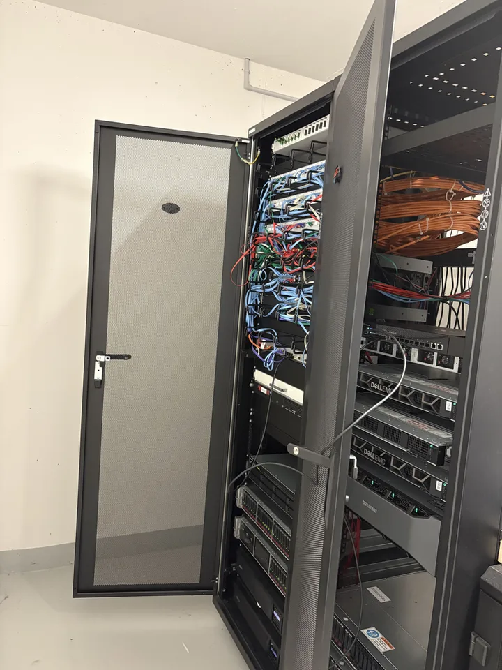 Espace de bureau flexible avec 120 m2 et diverses pièces secondaires à Rothrist – photo 11 sur 11