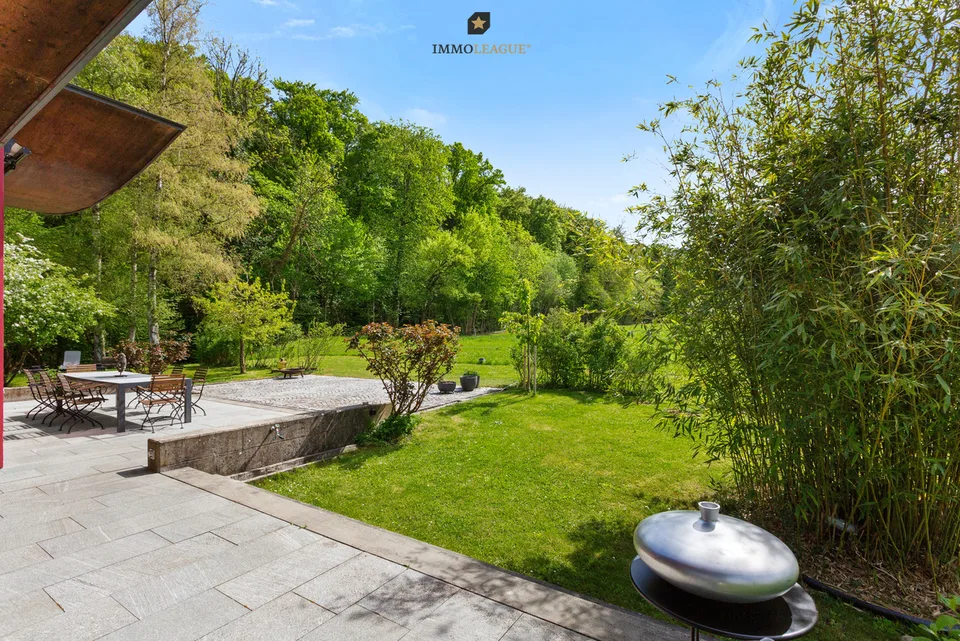 Architektenhaus im Bungalowstil an idyllischer Alleinlage am Waldrand. – Foto 6 von 11