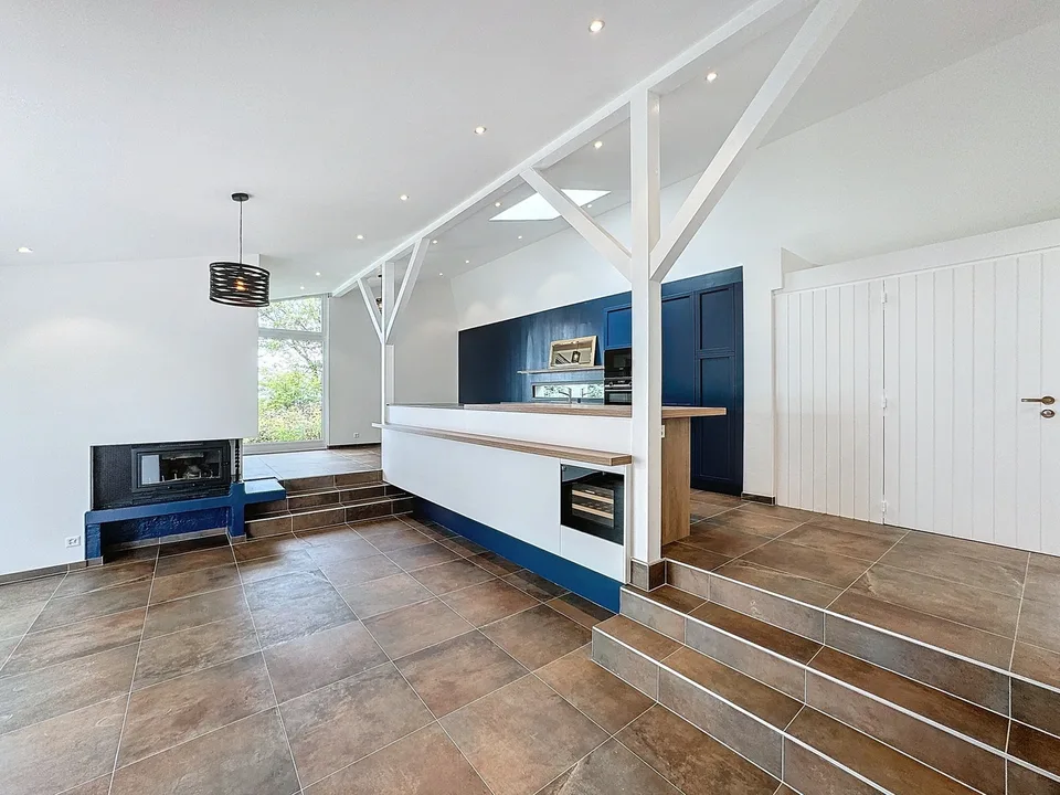 Situation unique - Magnifique villa rénovée avec jardin et vue lac