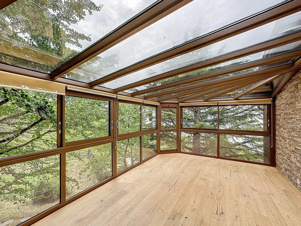 Situation unique - Magnifique villa rénovée avec jardin et vue lac