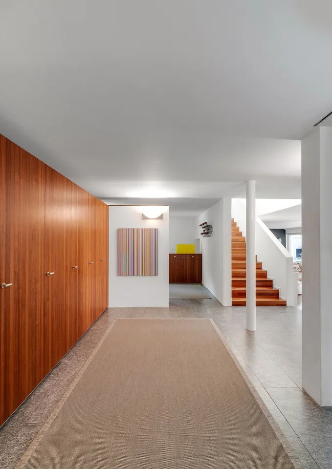 Rêve de maison dans le style Bauhaus avec jardin spacieux et piscine – photo 2 sur 8
