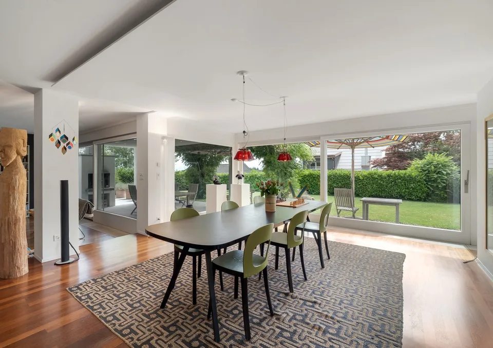Rêve de maison dans le style Bauhaus avec jardin spacieux et piscine – photo 4 sur 8