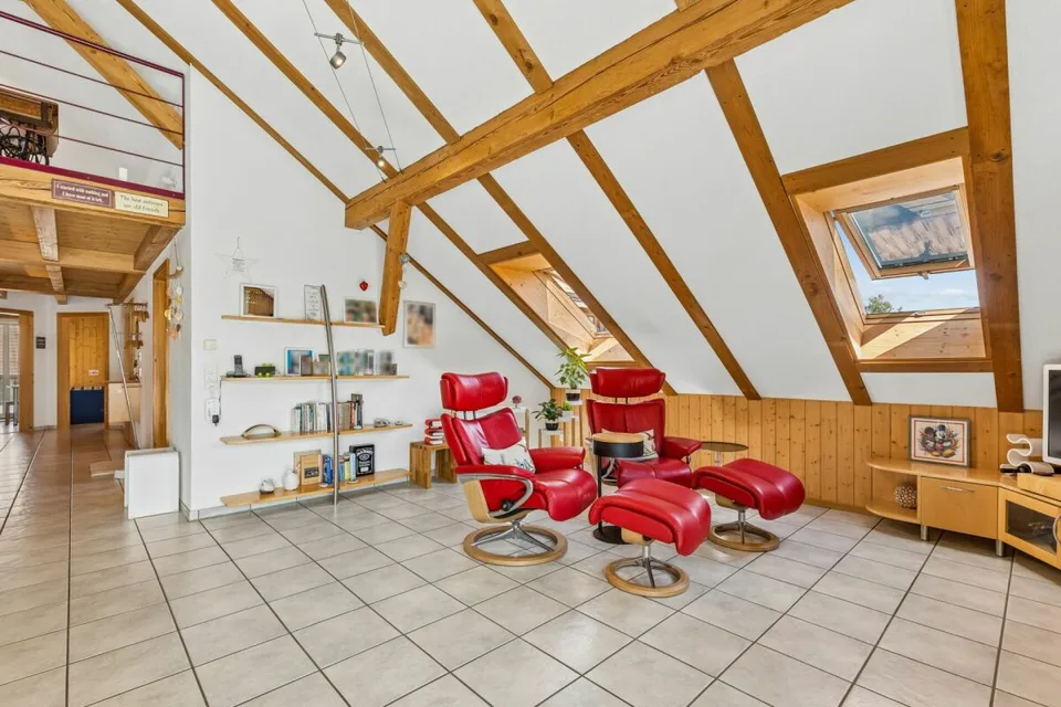 Charmante 5.5-Zimmer-Maisonettewohnung in Meikirch – Foto 2 von 15