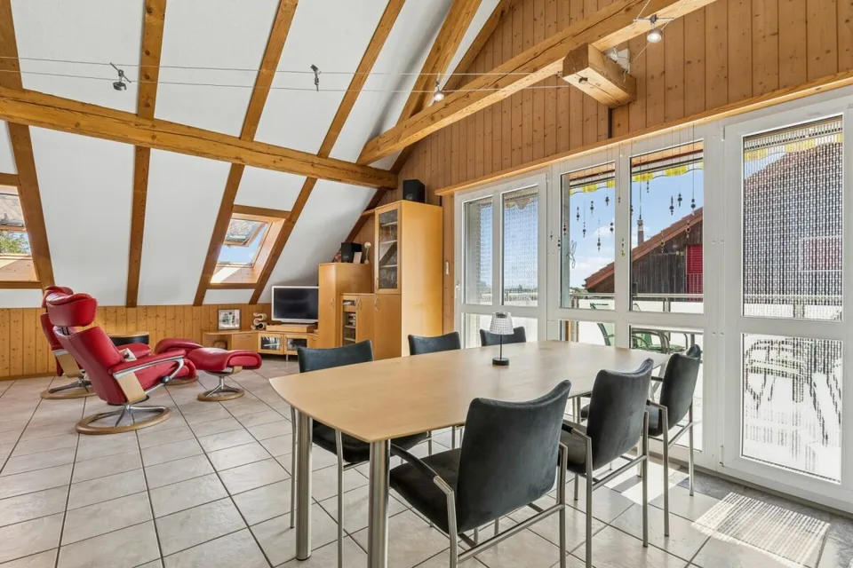 Charmante 5.5-Zimmer-Maisonettewohnung in Meikirch – Foto 3 von 15