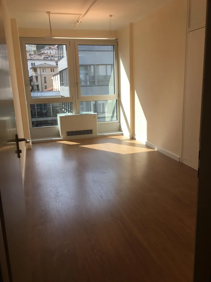 Kleines Büro in Piazza Dante 8 – Foto 2 von 4