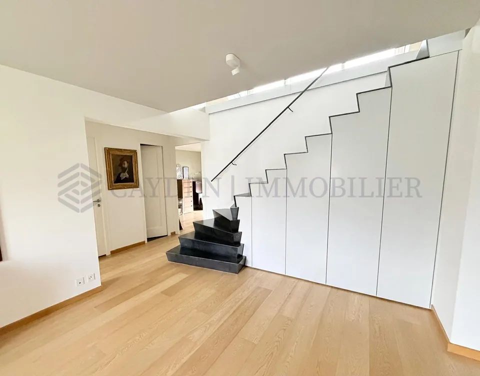 Sublime duplex rénové vue imprenable sur le lac Léman