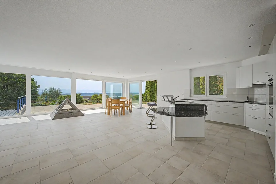 Dream house with a far-reaching view of Lake Biel – photo 3 of 12