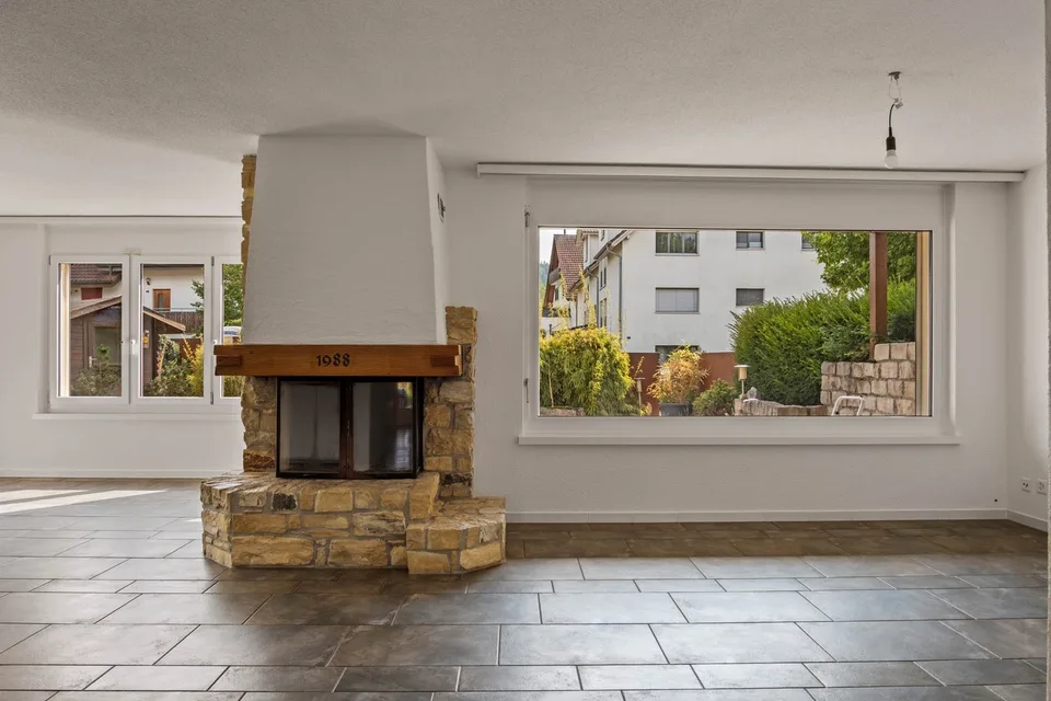 Renovierte 2.5 Zimmer-Gartenwohnung mit Wellnessbereich