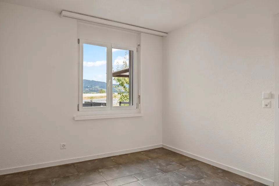 Renovierte 2.5 Zimmer-Gartenwohnung mit Wellnessbereich