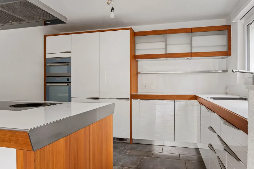 Renovierte 2.5 Zimmer-Gartenwohnung mit Wellnessbereich