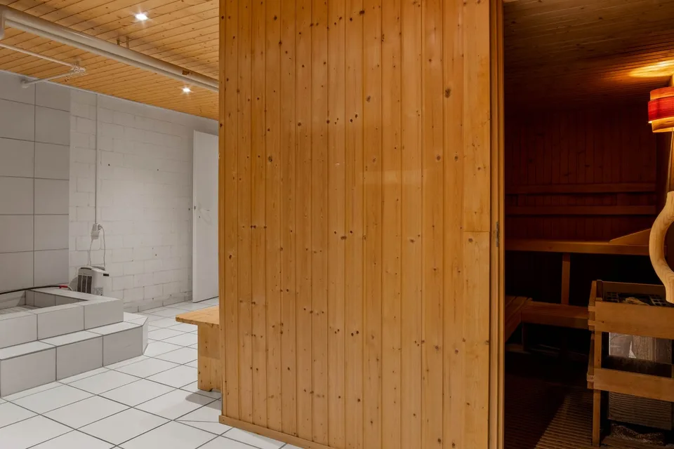 Renovierte 2.5 Zimmer-Gartenwohnung mit Wellnessbereich