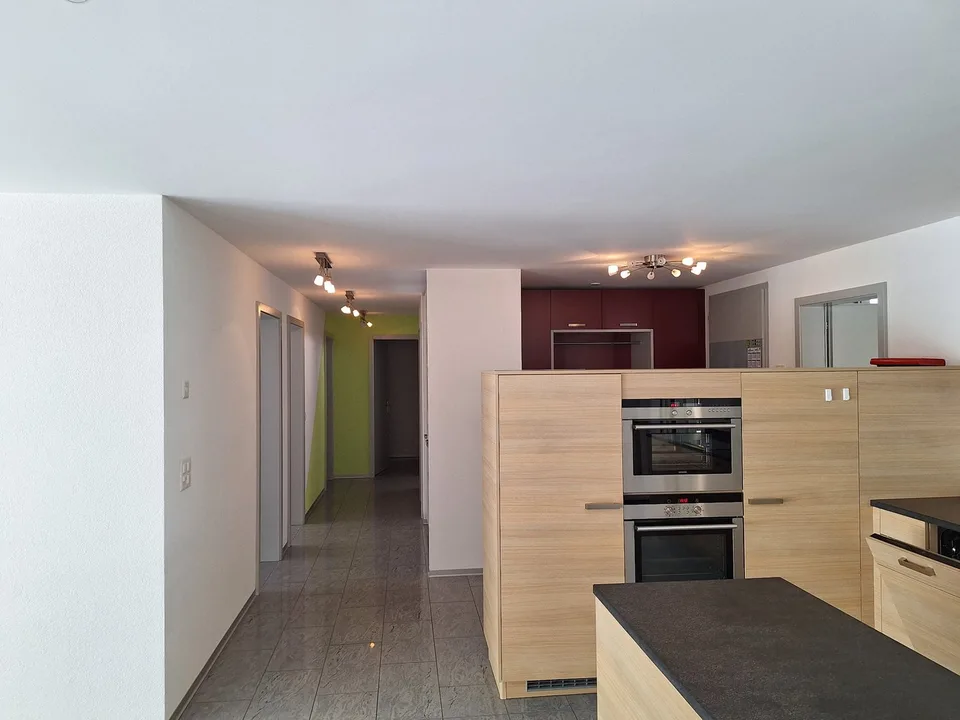 Ampio appartamento di 5.5 locali con 2 balconi e 4 camere da letto a Glis