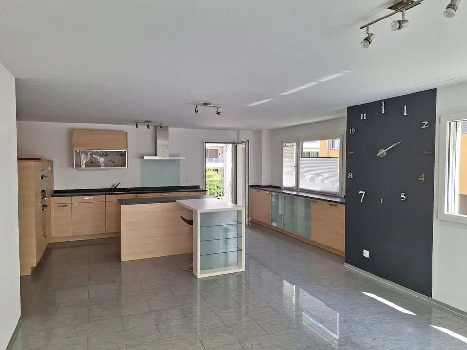 Ampio appartamento di 5.5 locali con 2 balconi e 4 camere da letto a Glis