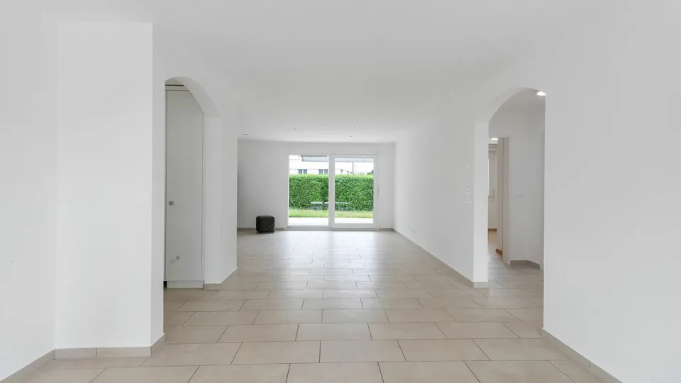 Appartamento giardino confortevole di 4,5 locali con due aree esterne – foto 6 di 13