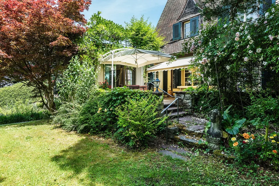 Maison de campagne de 9½ pièces avec grand jardin et beaucoup d'intimité – photo 3 sur 13