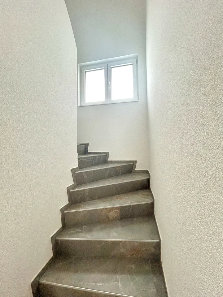 Geräumiges Haus mit Anbau in Vicques, renoviert 2025 – Foto 12 von 26