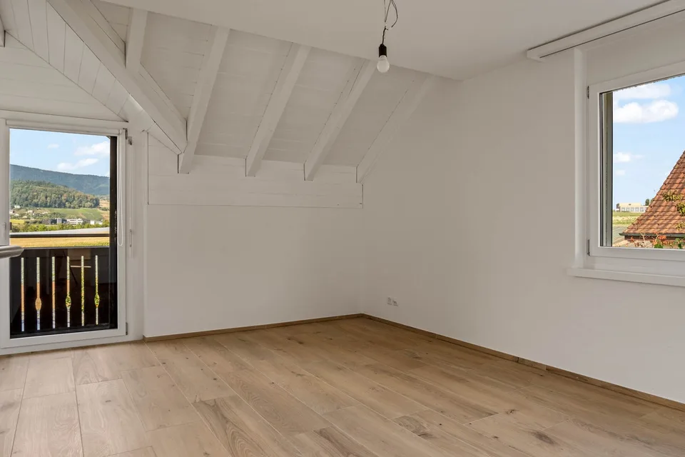 Modern 3.5-room maisonette apartment with expanded attic