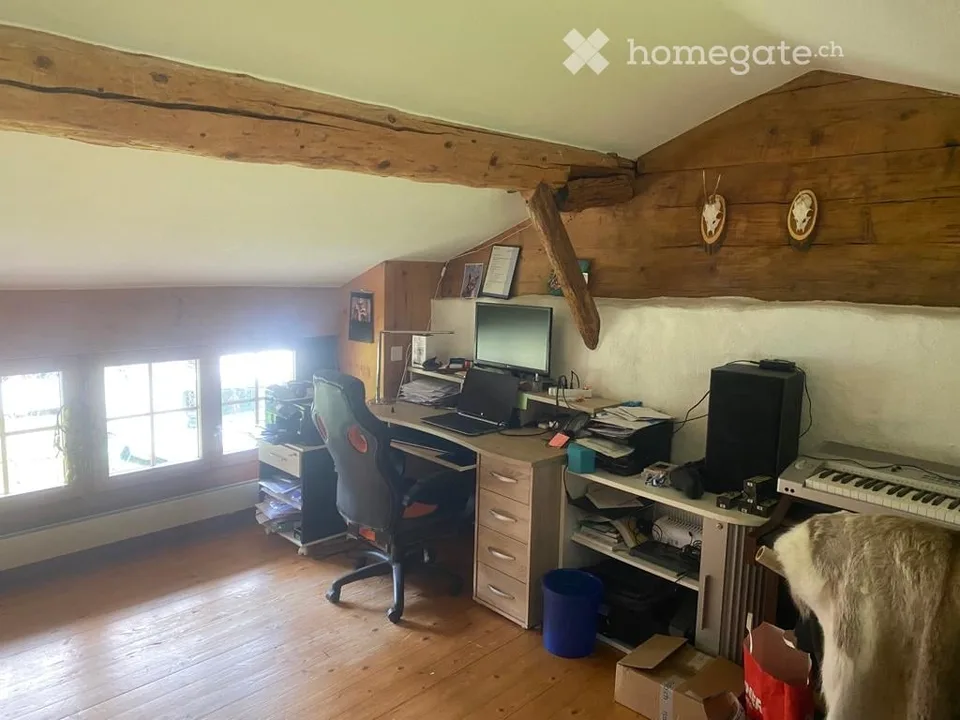 Geräumige 5-Zimmer-Wohnung / Hausteil in Davos Dorf – Altbaucharme mit Umschwung