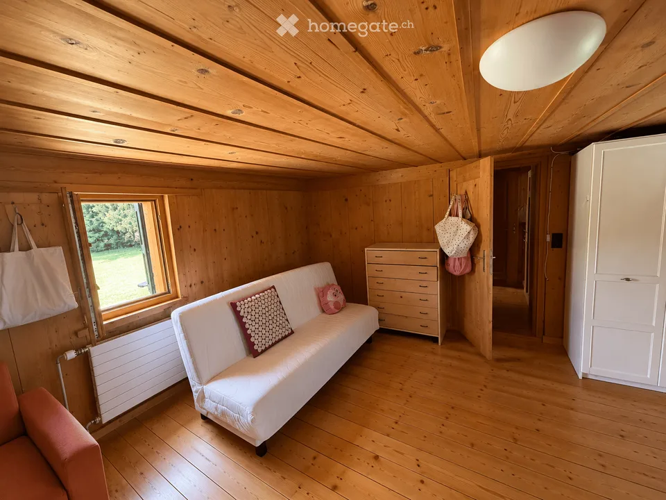Geräumige 5-Zimmer-Wohnung / Hausteil in Davos Dorf – Altbaucharme mit Umschwung