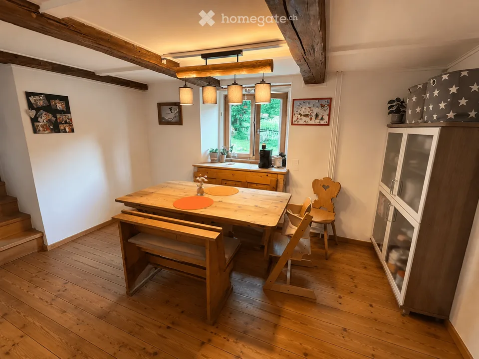 Geräumige 5-Zimmer-Wohnung / Hausteil in Davos Dorf – Altbaucharme mit Umschwung