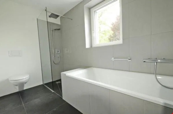 freistehendes, modernes Einfamilienhaus in Bern – Foto 6 von 8