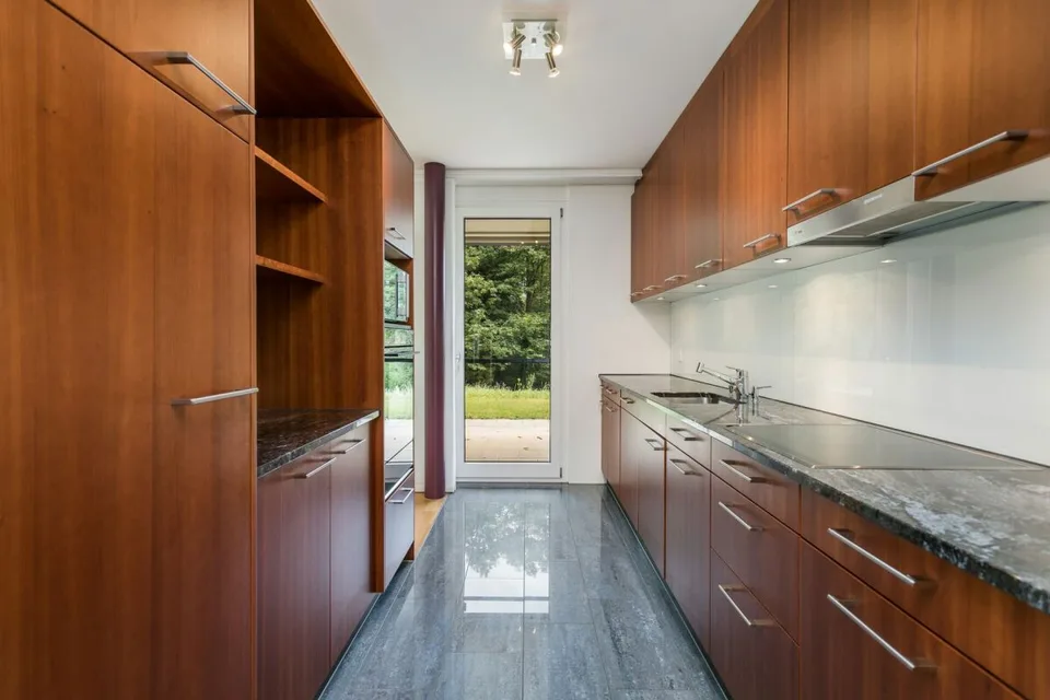 Charmante 3.5-Zimmer-Gartenwohnung mit viel Privatsphäre in der Stadt Zug – Foto 5 von 11