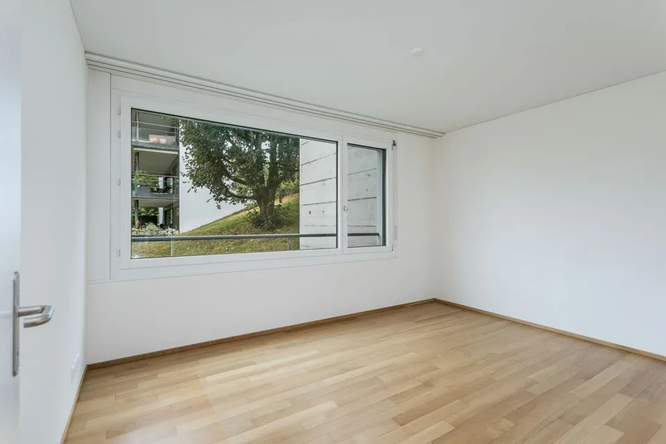 Charmante 3.5-Zimmer-Gartenwohnung mit viel Privatsphäre in der Stadt Zug – Foto 9 von 11