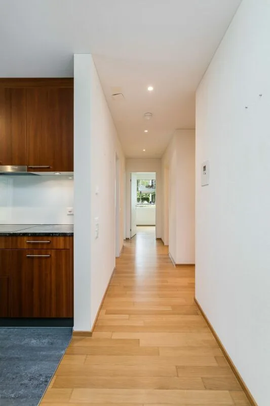 Charmante 3.5-Zimmer-Gartenwohnung mit viel Privatsphäre in der Stadt Zug – Foto 6 von 11