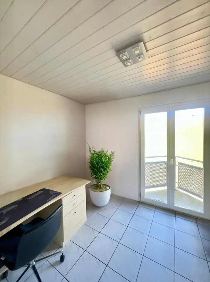 Villa indipendente con 5.5 locali e vista panoramica a Plasselb – foto 7 di 13