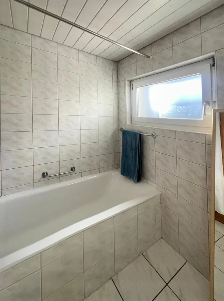 Villa indipendente con 5.5 locali e vista panoramica a Plasselb – foto 9 di 13