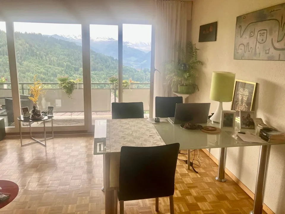 Grand appartement 2.5 pièces avec vue sur le lac et les montagnes à Heiligenschwendi