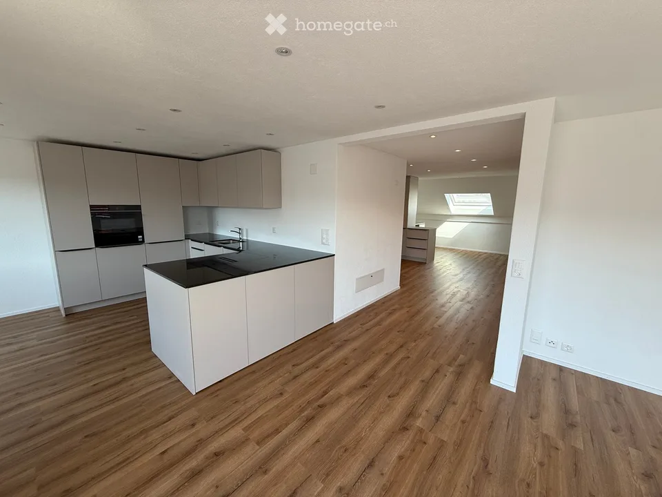 Delizioso appartamento di 3,5 locali in mansarda a Dagmersellen – disponibile immediatamente! – foto 3 di 13