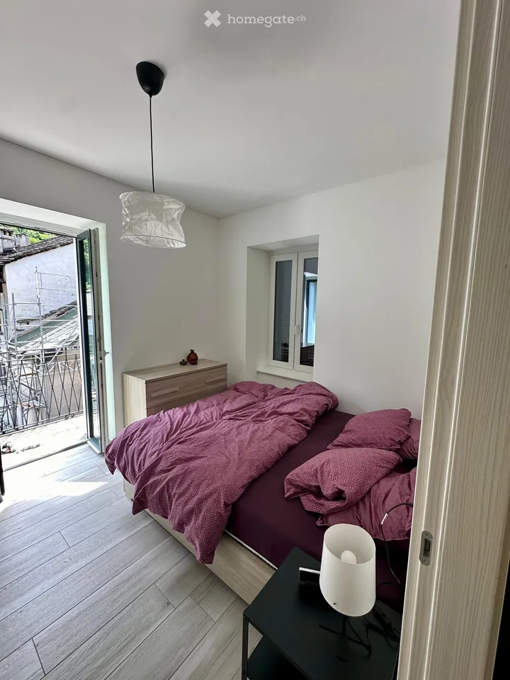 Appartement charmant de 2,5 pièces avec balcon à Biasca