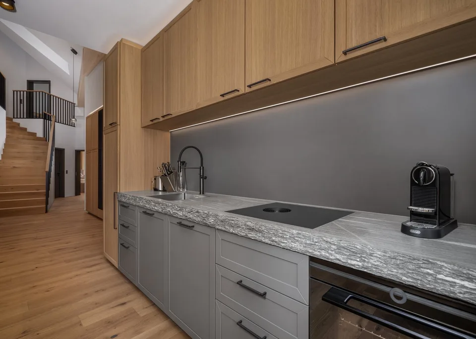 Two-Level Penthouse with Private Sauna – photo 11 sur 11