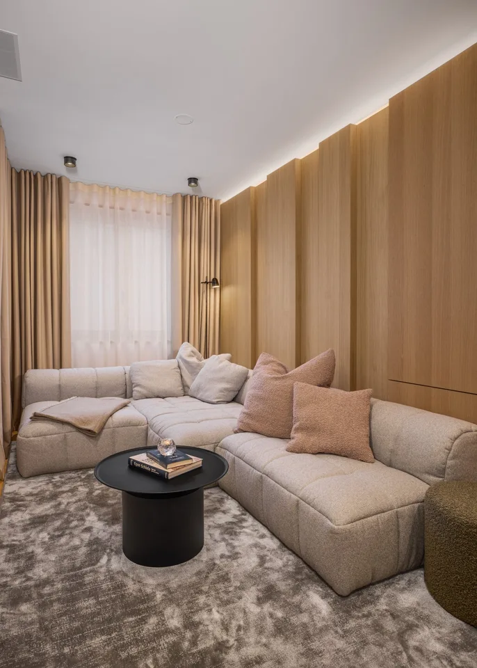Two-Level Penthouse with Private Sauna – photo 3 sur 11