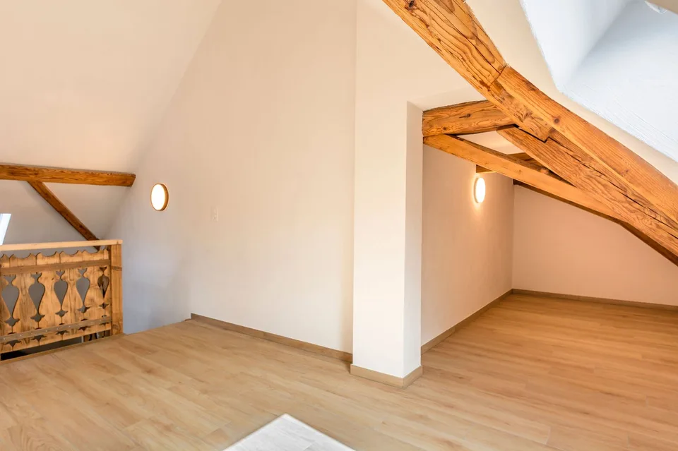 New, furnished duplex apartment — 5.5 rooms (3 bedrooms + gallery) — approx. 128 m² + loggia — Courfaivre