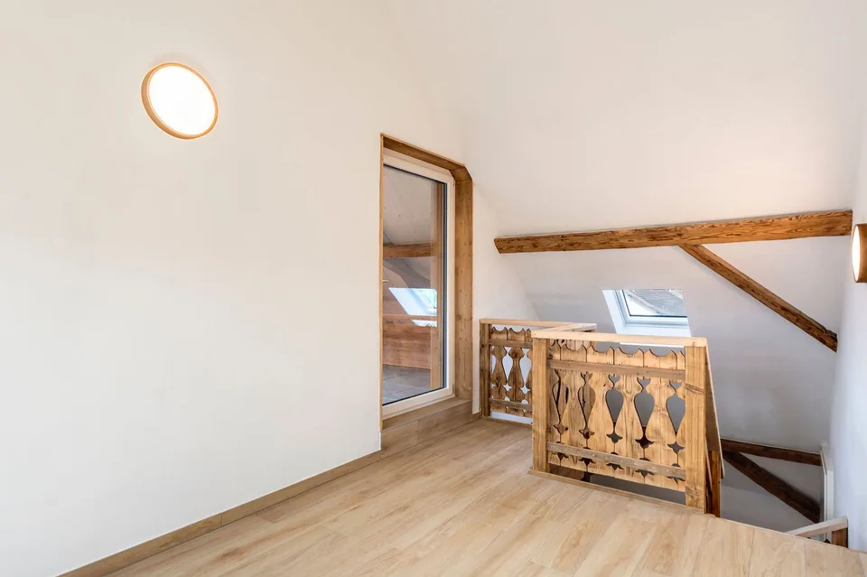 New, furnished duplex apartment — 5.5 rooms (3 bedrooms + gallery) — approx. 128 m² + loggia — Courfaivre