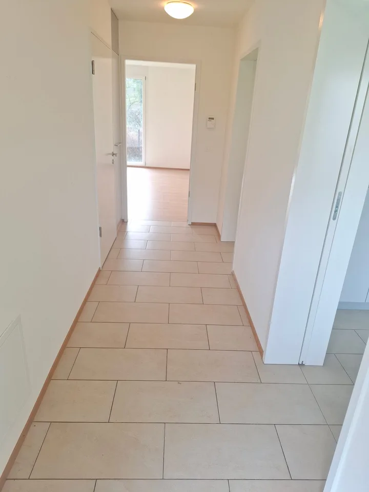 Moderne 2.5-Zimmer-Wohnung mit Balkon in Grellingen