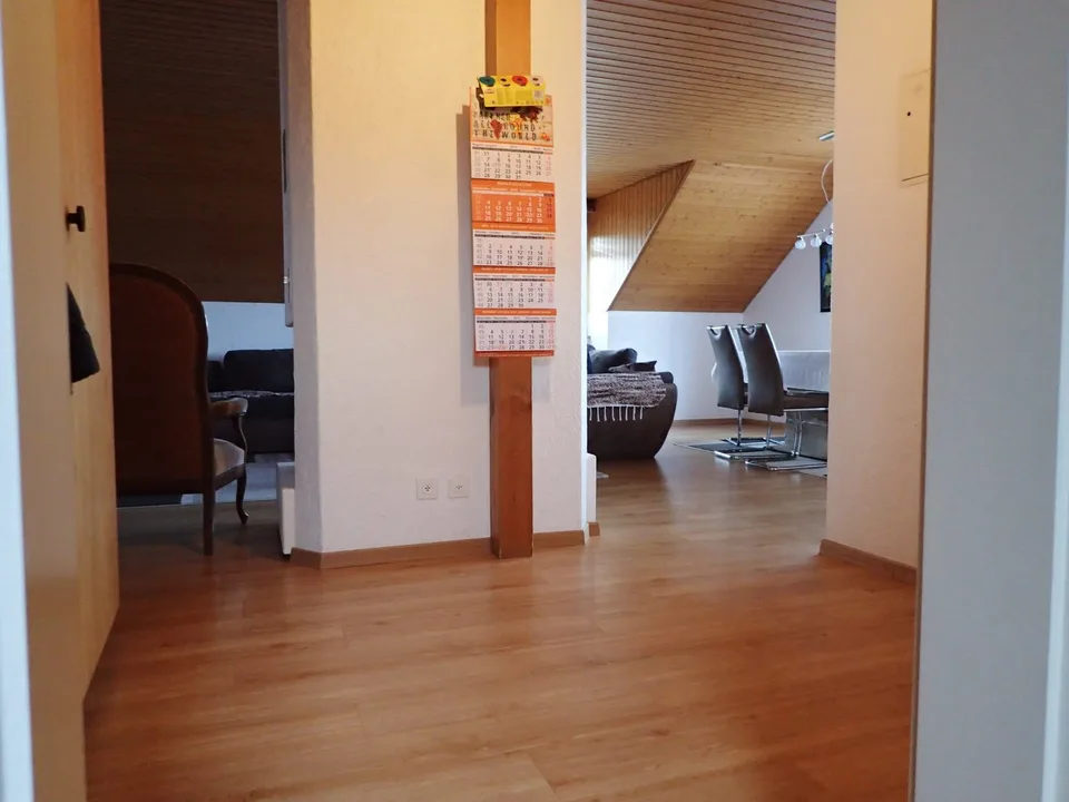 gemütliche 3.5-Zimmer-Dachwohnung mit Kamin