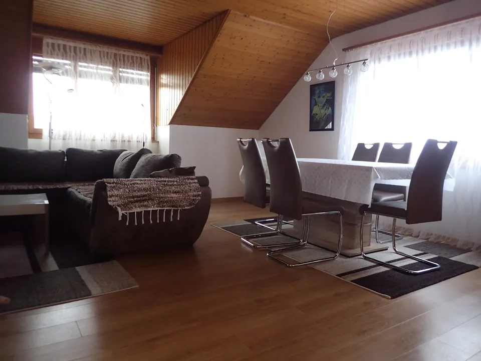 gemütliche 3.5-Zimmer-Dachwohnung mit Kamin