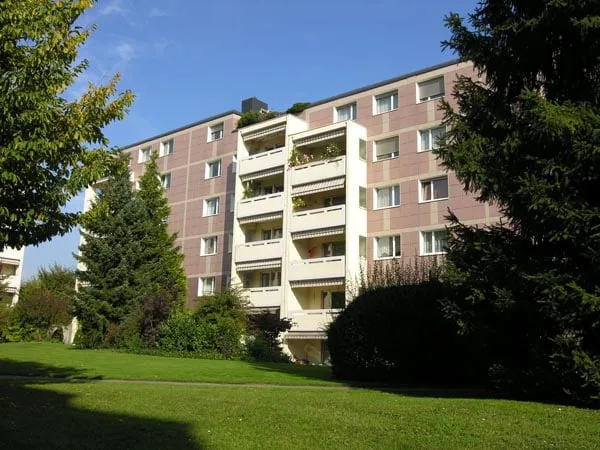 Costruzione familiare in un'area verde