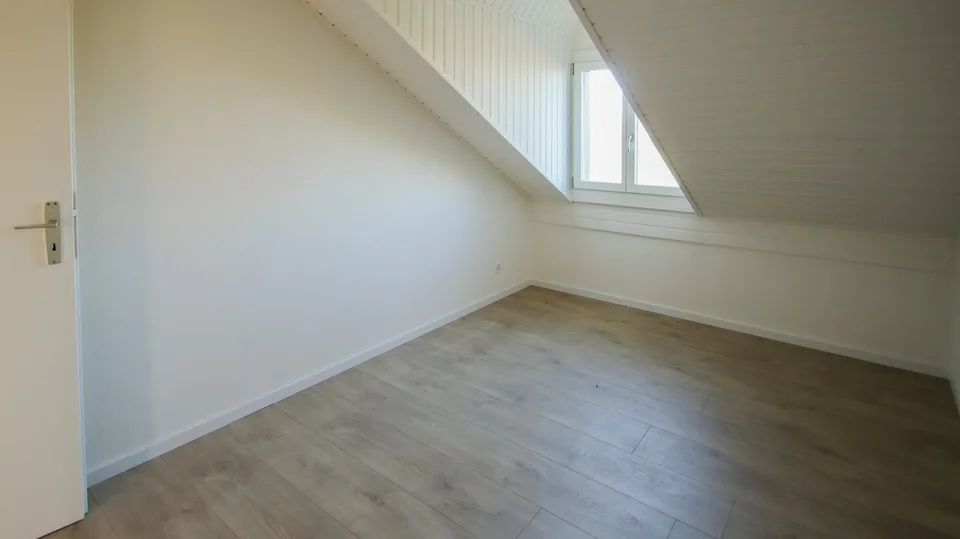 Appartement de 4.5 pièces rénové avec vue dégagée sur les Préalpes – photo 10 sur 14