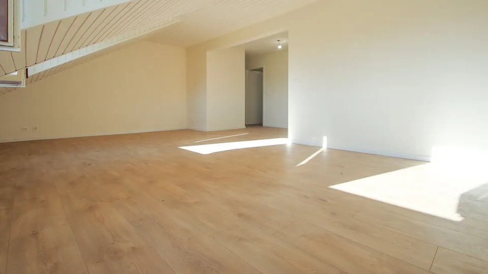 Appartement de 4.5 pièces rénové avec vue dégagée sur les Préalpes – photo 7 sur 14
