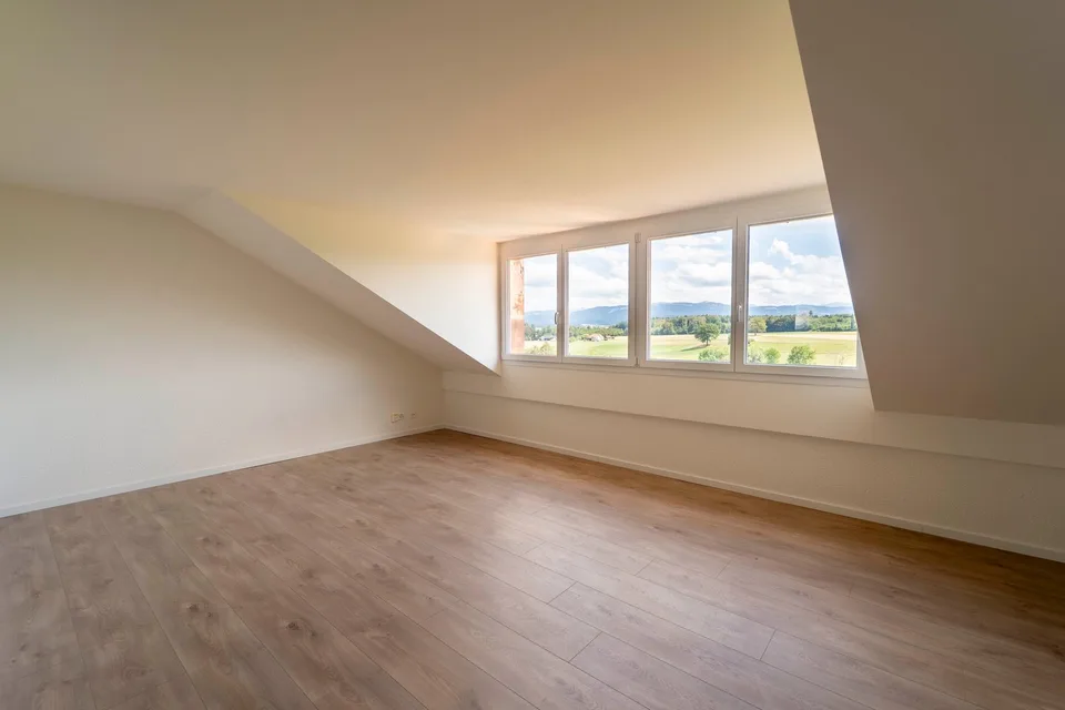 Appartement de 4.5 pièces rénové avec vue dégagée sur les Préalpes – photo 3 sur 14