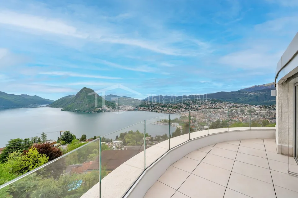 Repräsentatives Duplex-Penthouse mit Seeblick in Aldesago – Foto 2 von 15