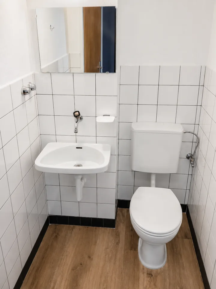 Spacieux appartement de 5 pièces avec balcon et belle vue à Fribourg – photo 4 sur 12