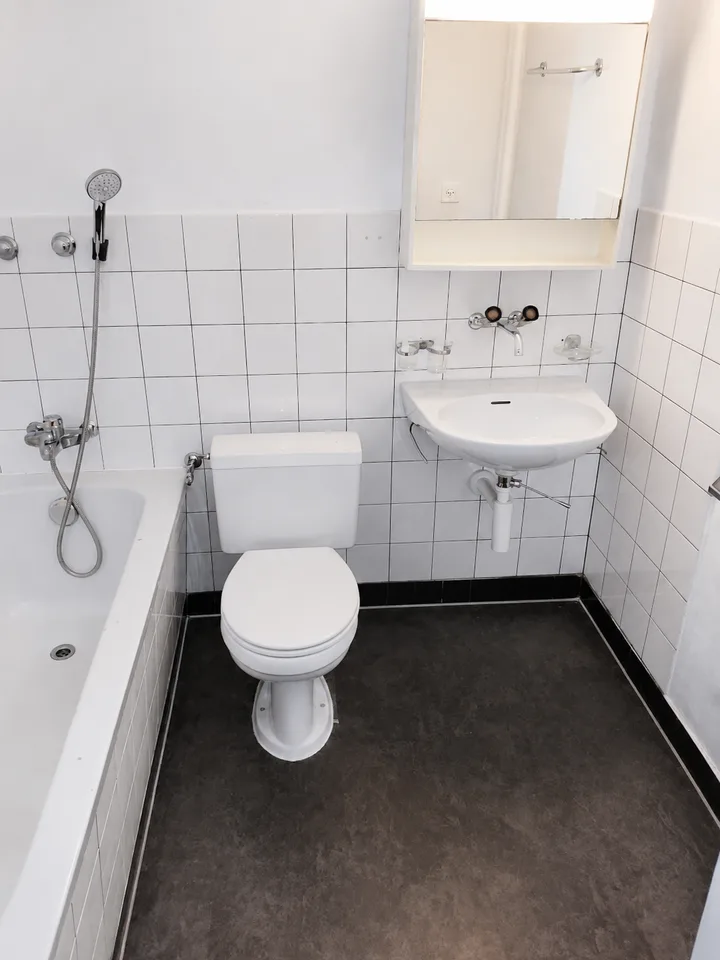 Spacieux appartement de 5 pièces avec balcon et belle vue à Fribourg – photo 3 sur 12
